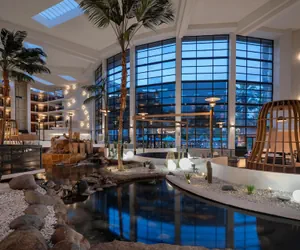 Photo 4 - Embassy Suites by Hilton Phoenix Biltmore