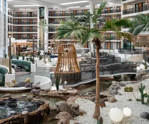 Photo 5 - Embassy Suites by Hilton Phoenix Biltmore