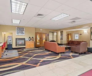 Photo 4 - AmericInn by Wyndham Denver Airport