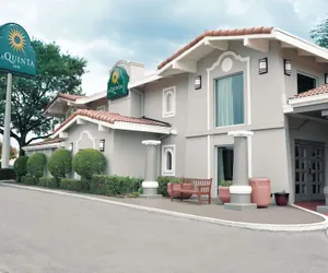 Photo 2 - La Quinta Inn by Wyndham Dallas Uptown