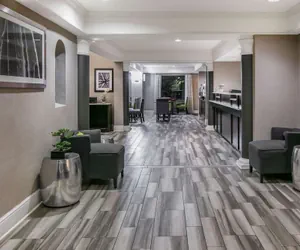 Photo 4 - La Quinta Inn by Wyndham Dallas Uptown