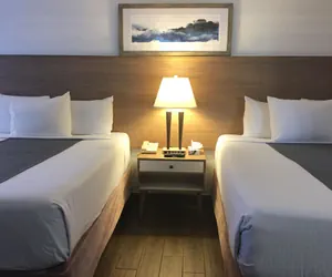 Photo 5 - San Diego Downtown Lodge