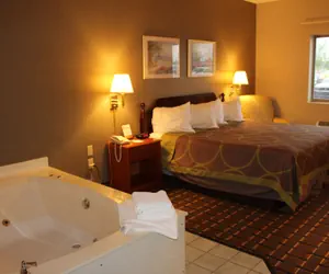 Photo 4 - Super 8 by Wyndham Valparaiso