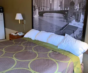 Photo 5 - Super 8 by Wyndham Valparaiso