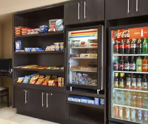 Photo 3 - Howard Johnson by Wyndham San Diego Sea World