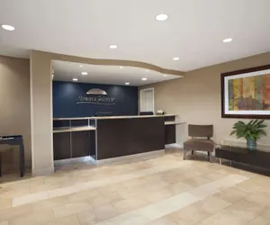 Photo 4 - Howard Johnson by Wyndham San Diego Sea World