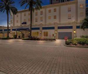 Photo 2 - Hampton Inn & Suites St. Petersburg/Downtown