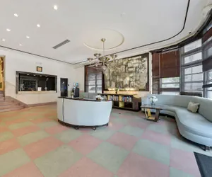 Photo 4 - Greenview Hotel by Lowkl