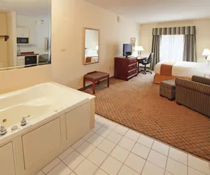 Photo 4 - Holiday Inn Express Hotel & Suites Camden by IHG