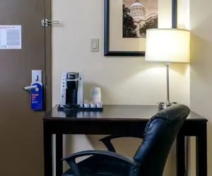 Photo 5 - Holiday Inn Express and Suites Atlanta Downtown by IHG