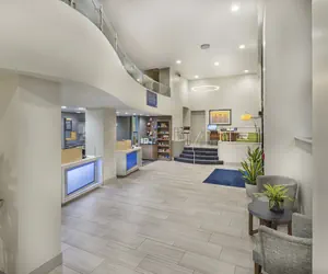 Photo 4 - Holiday Inn Express and Suites Atlanta Downtown by IHG