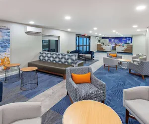 Photo 5 - La Quinta Inn & Suites by Wyndham Nashville Airport