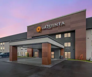 Photo 2 - La Quinta Inn & Suites by Wyndham Nashville Airport