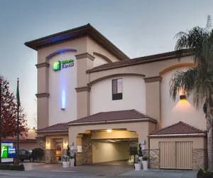Photo 2 - Holiday Inn Express Redwood City-Central by IHG