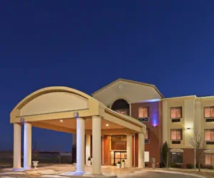 Photo 2 - Holiday Inn Express & Suites Plainview by IHG