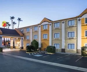 Photo 2 - Super 8 by Wyndham Harlingen TX