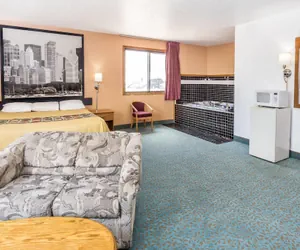 Photo 4 - Super 8 by Wyndham Bourbonnais/Kankakee Area