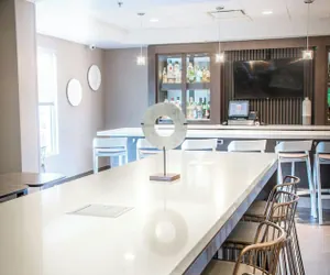 Photo 2 - SpringHill Suites by Marriott Miami Airport South Blue Lagoon Area