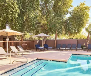 Photo 2 - Courtyard by Marriott Scottsdale North