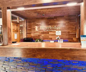Photo 2 - Travelodge by Wyndham Valleyfair Shakopee