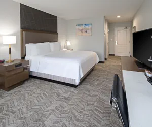 Photo 5 - Best Western Valencia/Six Flags Inn & Suites