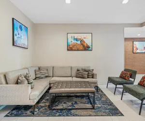 Photo 3 - Best Western Valencia/Six Flags Inn & Suites