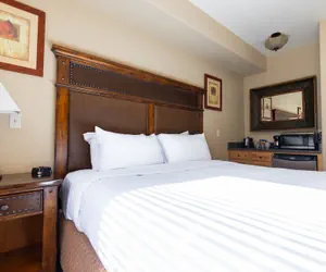 Photo 5 - Silverado Lodge - 1 BR Suite, King Bed & Pool View by RedAwning