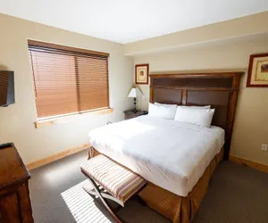 Photo 2 - Silverado Lodge - 1 BR Suite, King Bed & Pool View by RedAwning