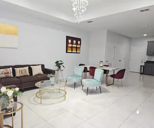 Photo 2 - Beautiful Apartment 9 min to Mercedes Outlets