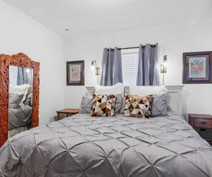 Photo 4 - Calmbach Cottage 2 Bedroom Home by RedAwning