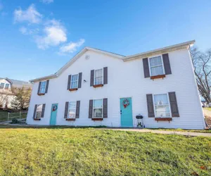 Photo 2 - Arkstone Retreat Suites, 3 in 1!