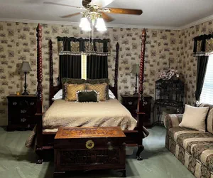 Photo 4 - Commodore Bed and Breakfast