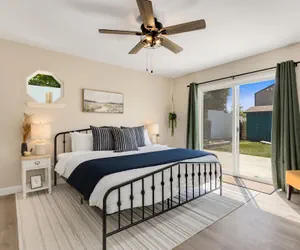 Photo 5 - Downtown Windsor Home With Hot Tub & Pool Table