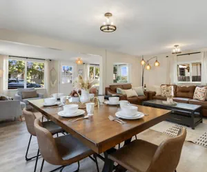 Photo 2 - Downtown Windsor Home With Hot Tub & Pool Table