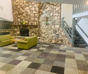 Photo 3 - University Inn & Suites Stevens Point