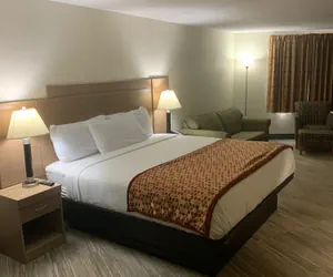 Photo 2 - University Inn & Suites Stevens Point