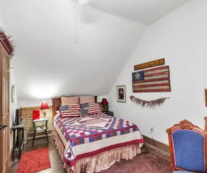 Photo 2 - America Room 1 Bedroom by Main Street Bed & Breakfast