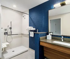 Photo 4 - Fairfield Inn & Suites Hanford