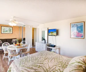 Photo 3 - Renovated Pacific Monarch Studio Near Waikiki Beach