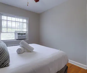 Photo 4 - Prime Alexandria Location Corporate Apt