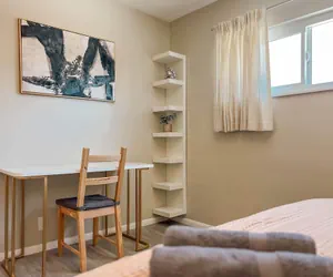 Photo 3 - Modern Retreat With Spacious Yard & Cozy Interiors