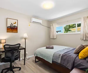 Photo 4 - Modern Retreat With Spacious Yard & Cozy Interiors