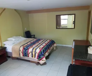 Photo 4 - Budget Motel