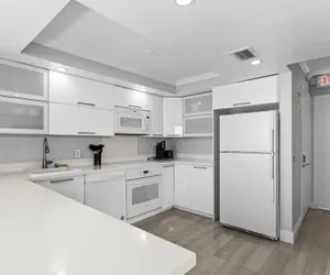 Photo 5 - Bay Harbor Sunset Apt 5A