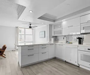 Photo 4 - Bay Harbor Sunset Apt 5A