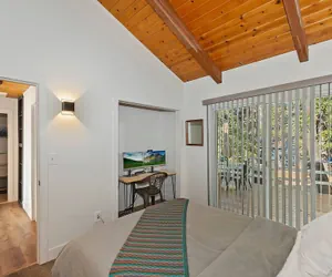 Photo 5 - Peaceful Sunshine Chalet with Hot Tub