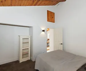 Photo 3 - Peaceful Sunshine Chalet with Hot Tub