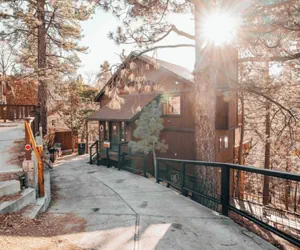 Photo 2 - Moonridge Mountain Retreat