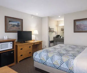 Photo 4 - Sundowner Inn by Capital O Forsyth I 94