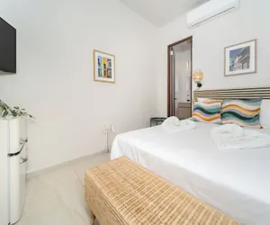 Photo 5 - Room 14: Chill City Veranda Near Miramar